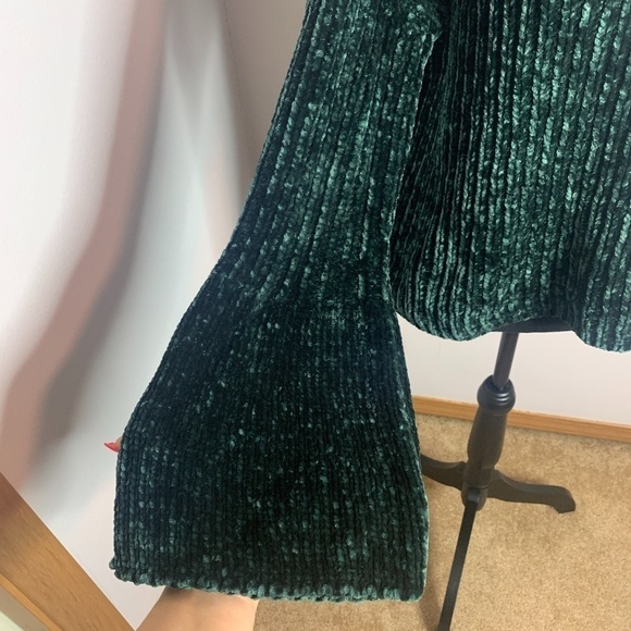 Express Knit Oversized Green Wide Cuffs Sweater (S) - Picture 7 of 7